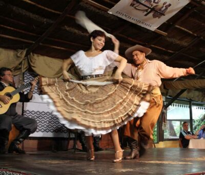 Full-Day at Santa Susana Ranch with BBQ, Drinks and Show