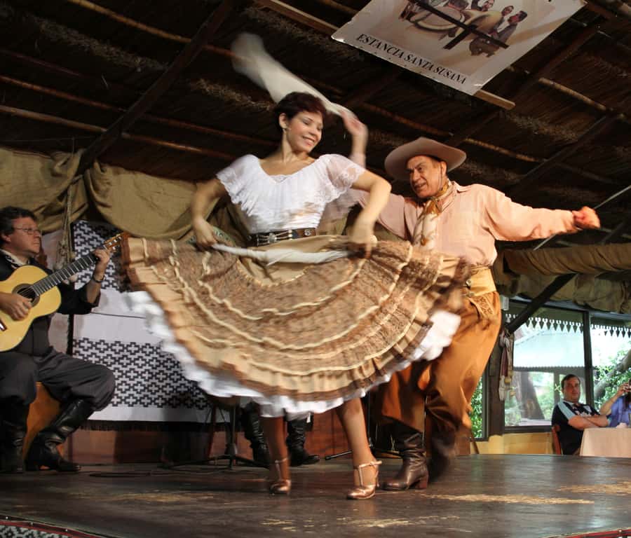 Full-Day at Santa Susana Ranch with BBQ, Drinks and Show - Empanadas, wine, and the first welcome