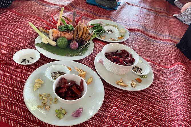Full Day Thai Cooking at Farm (Chiang Mai) - The small-group size and social side