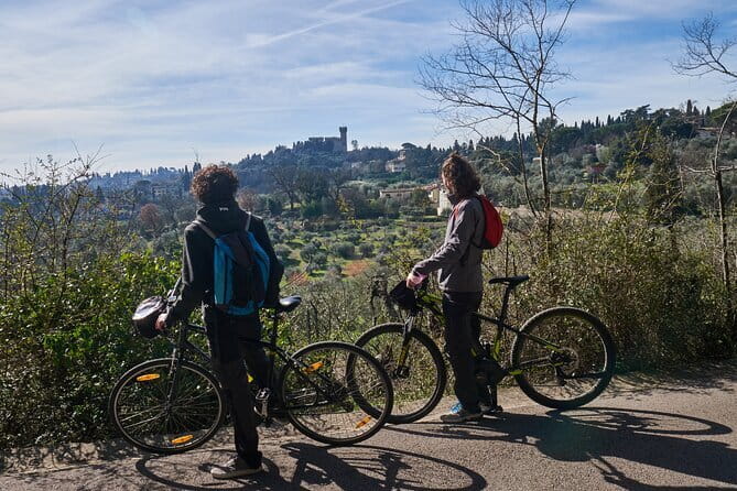 Full-Day Tuscany and Chianti Hills Bike Tour With Lunch at Farm - Leaving Florence by bike from Via del Campuccio