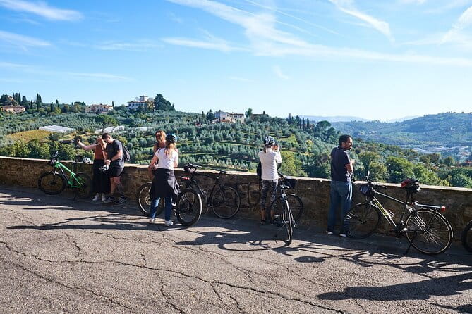 Full-Day Tuscany and Chianti Hills Bike Tour With Lunch at Farm - Practical details that affect your day