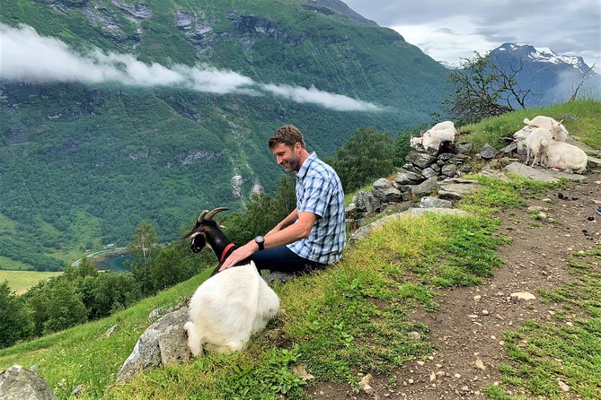 Geiranger by Royal route, 5 hours with visiting a high-mountain farm - Korsmyra: a short stop with a useful angle