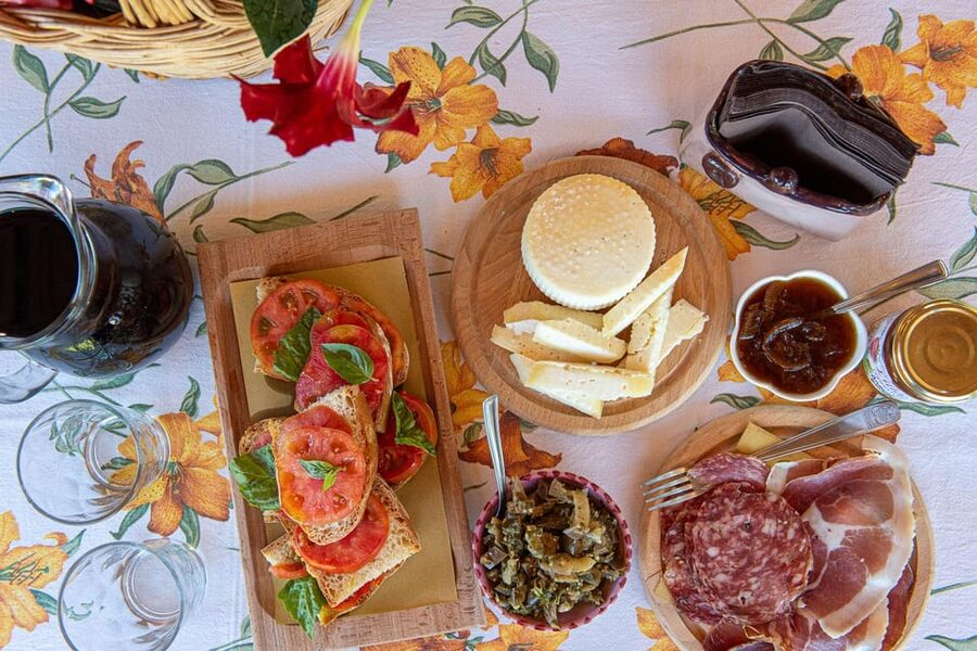Grosseto: visit the family farm with tasting of local food - The seasonal snack: cheese, vegetables, and wine