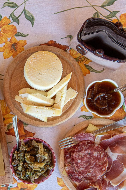 Grosseto: visit the family farm with tasting of local food - Feeding horses, rabbits, and chickens