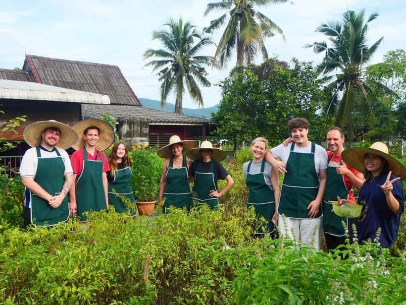 Half-Day Thai Cooking Class on a Local Farm Near Chiang Mai - Making curry paste from scratch