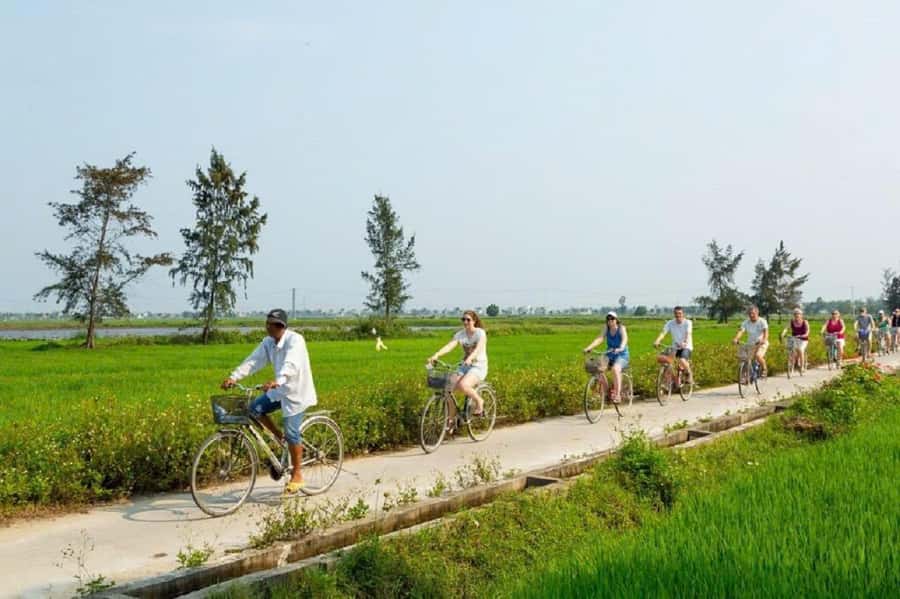 Hoi An: Countryside Bicycle Tour with Farm, Basket Boat Ride - From Hoi An streets to Cam Thanh rice fields