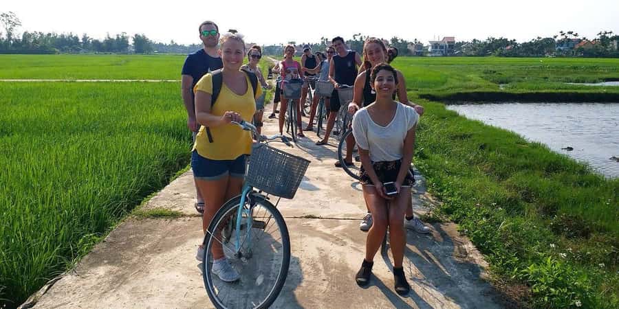 Hoi An: Countryside Bicycle Tour with Farm, Basket Boat Ride - Fishing with bamboo traps and local nets