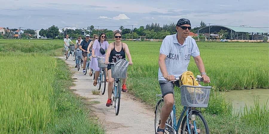 Hoi An: Countryside Bicycle Tour with Farm, Basket Boat Ride - Lunch or dinner in a farmer’s home