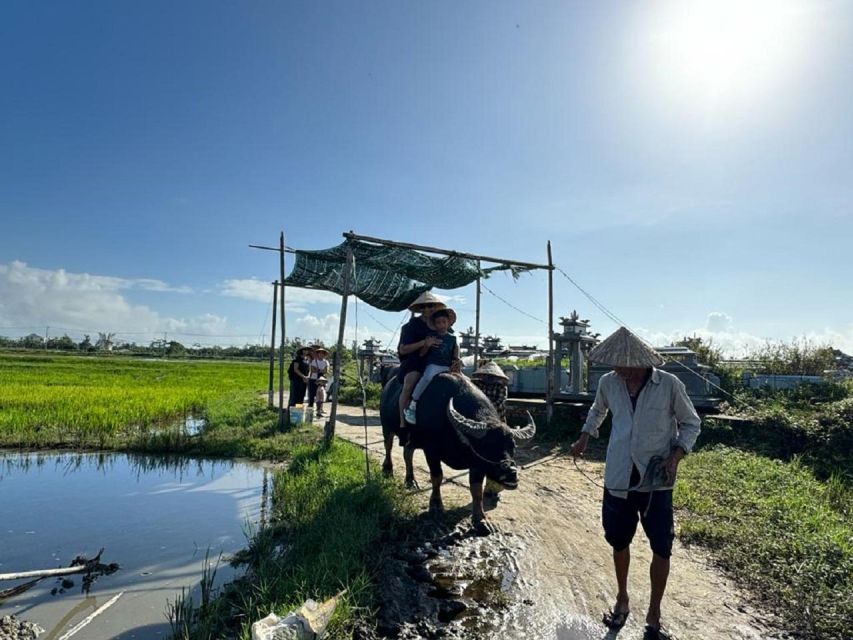 Hoi An:Cycling,Traditional Farming & Fishing Life Experience - Into the coconut-palm waterways by basket boat