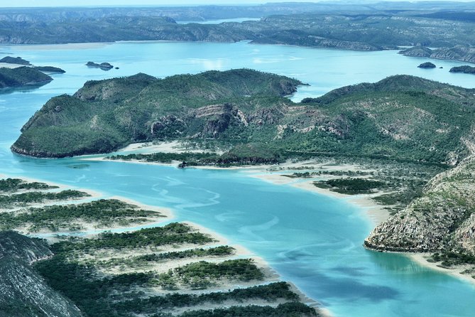 Incredible Islands Tour - Horizontal Falls & Cygnet Bay Pearl Farm - The Thousand Islands from a small plane