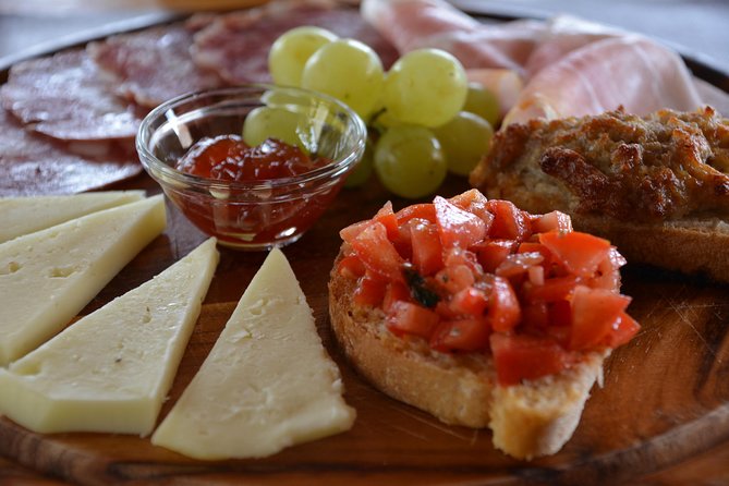 It's Wine Time! 2 wineries & farm-to-table lunch—max 8 pp - Who Should Book This Half-Day Experience
