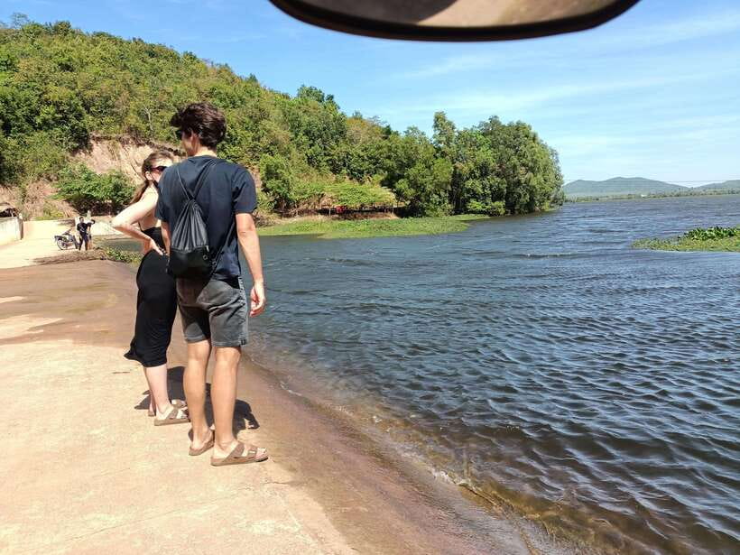 Kampot Countryside include Pepper farm,Kep crab market beach - Brateak Krola Lake and a painful chapter in history