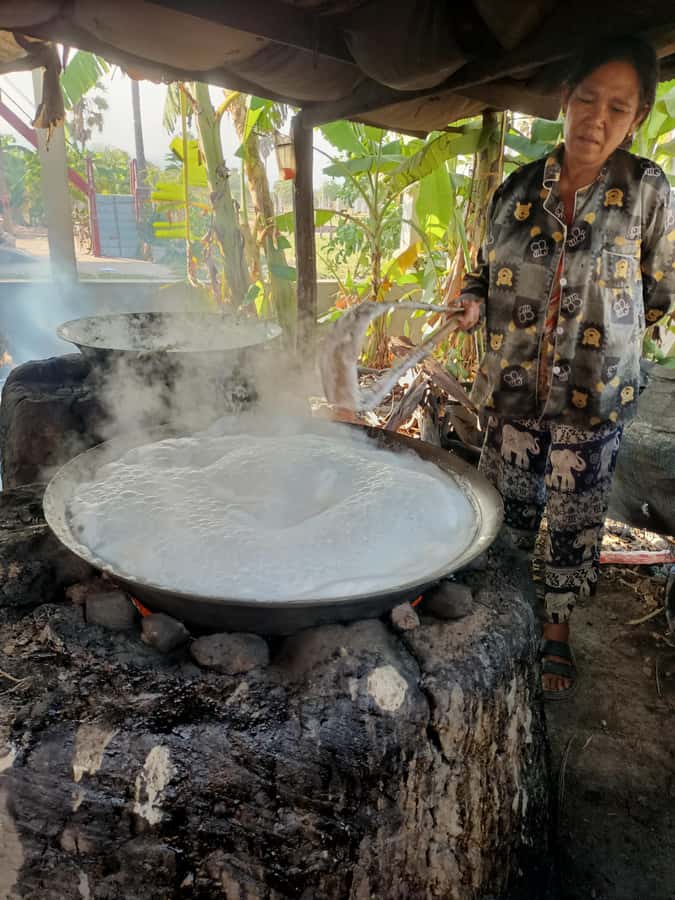 Kampot Countryside include Pepper farm, Salt field & Lake - The guides make the difference