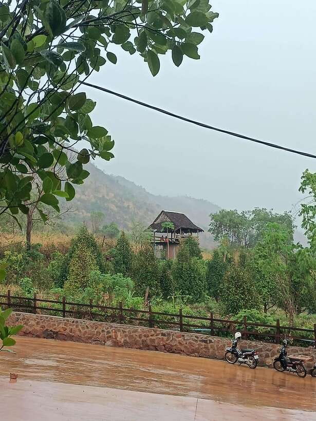 Kampot: Full-day Countryside Tour with Pepper Farm and Kep - Phnom Chhngok: 203 steps to an ancient cave shrine