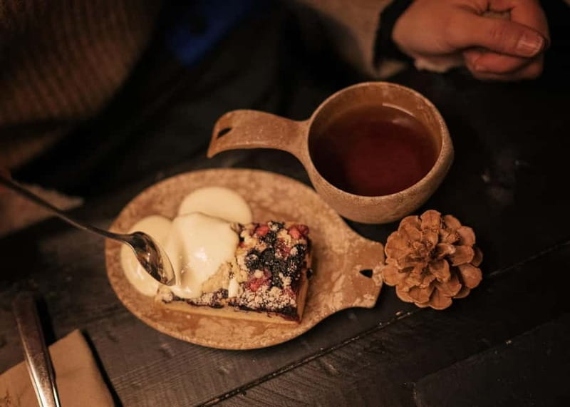 Kemi-Tornio: Reindeer farm experience - Warming up inside the Lappish hut