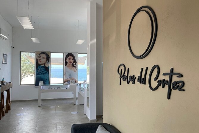 La Paz: Pearl Farm Experience and shop - La Paz’s pearl tradition begins at the waterfront