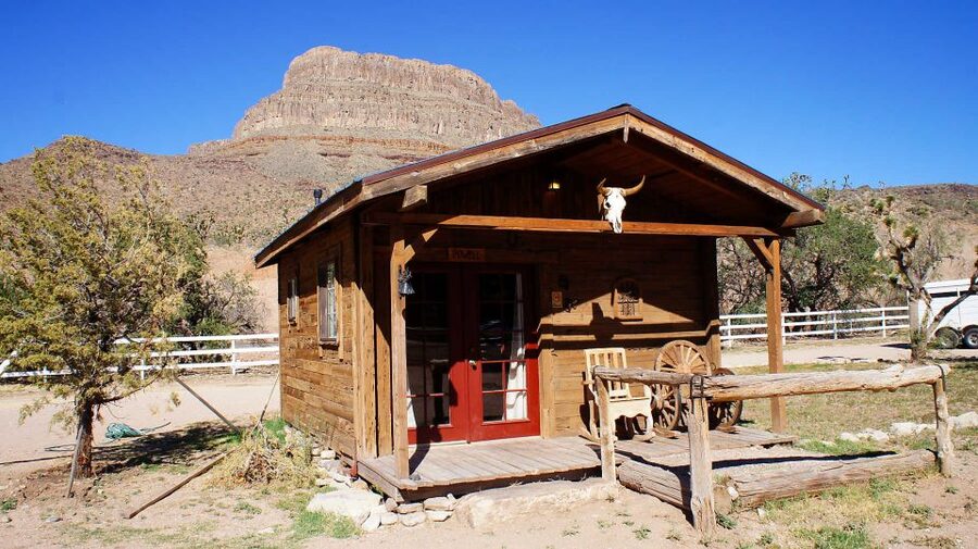 Las Vegas: Grand Canyon Ranch Tour with Horseback/Wagon Ride - Leaving Las Vegas for the Arizona desert
