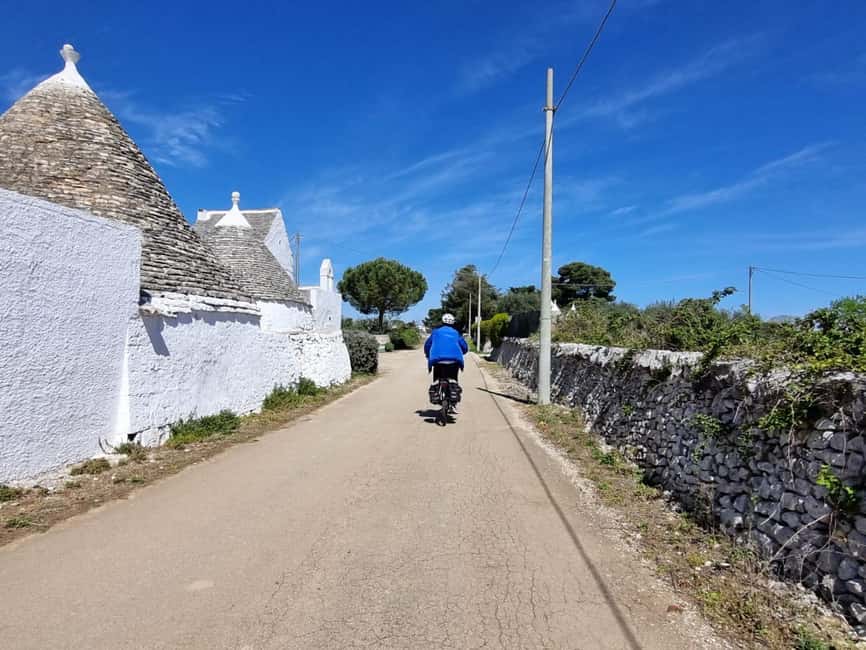 Martina Franca: E-bike farm tour & cheese tasting - Rocco’s role and the language options