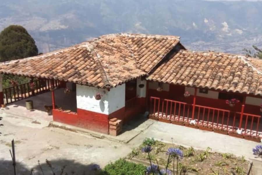 Medellin: Coffee Farm Tour & Spa with Overnight Glamping - From coffee plant to finished cup