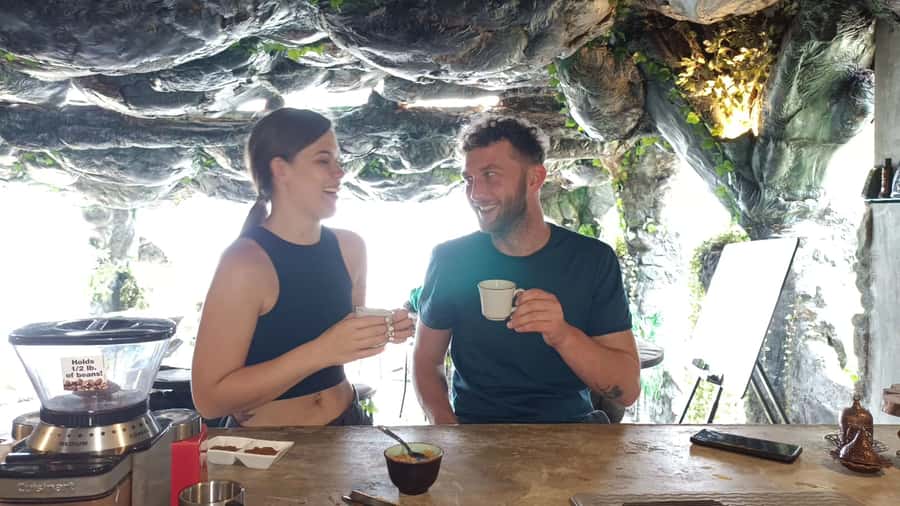 Medellin: Coffee Farm Tour & Spa with Overnight Glamping - Getting to the Arví meeting point
