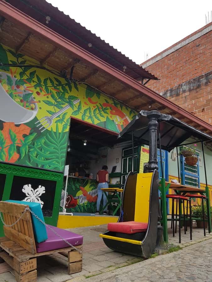 Medellin: Guatape, El Peñol Coffee Farm Private Tour & Fruit - Marinilla fruit tasting, a useful first stop