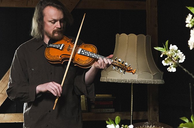 Music of the Fjord: Norwegian Folk at The Fjord Farm in Flåm - Norwegian folk music with a personal touch