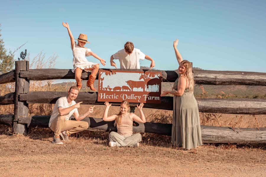 Mutchilba: Farm Animal Feeding - How the 90-minute visit works