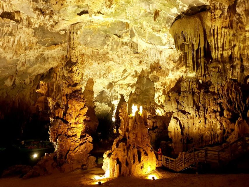 National Park- Paradise Cave & Dark Cave or Duck Farm - Lunch resets the pace before the river