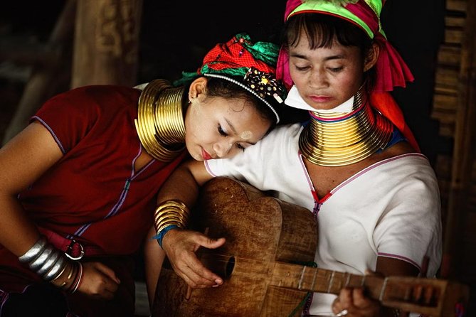 One Day Tour Doi Suthep Temple, Palad Temple, Orchid Farm, Longneck hill tribe village (Private tour) - Wat Pha Lat, a quieter stop on the mountain