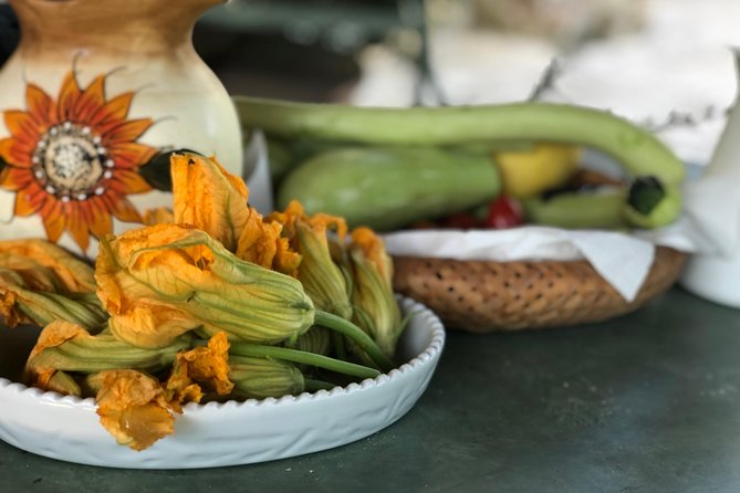 Organic cooking class with a sommelier in an Olive and wine farm - Why the olive press adds value