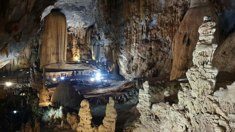 Phong Nha - Paradise Cave & Dark Cave or Duck Farm in needed - Cleaning off in the Chay River