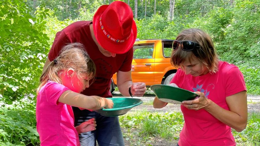 Prague: Bohemian Uplands Garnet Panning&Animal Farm 4WD Tour - Is $283 a fair price?