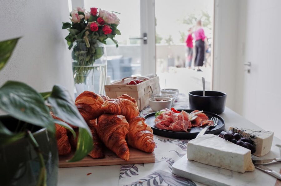 Prague: Farmers Market and Brunch Class with Celebrity Chef - Cooking brunch with a flexible menu
