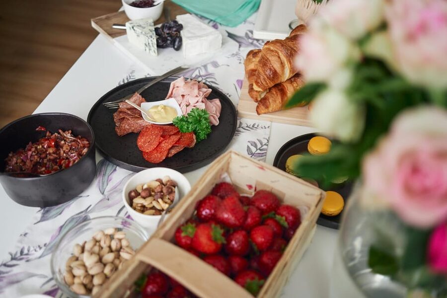 Prague: Farmers Market and Brunch Class with Celebrity Chef - Who should book this Prague food experience?