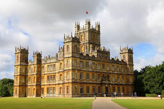 Private Downton Abbey Tour, including Bampton, Cogges Farm, and Highclere - Key points at a glance