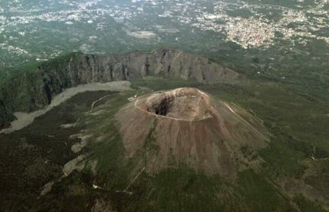 Private Mt Vesuvius and Pompeii with Lunch and Wine Farm Experience - A vineyard lunch on the volcano’s slopes