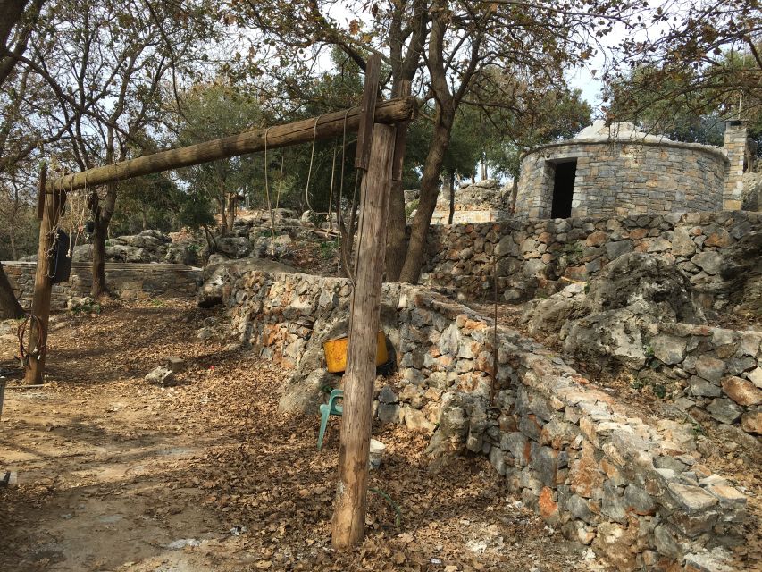 Rethymno 4x4 Safari: Tastes & Farm Experience - Lunch in Axos after the mountain drive