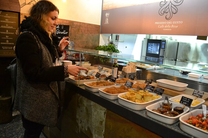 Rialto Farmers & Fish Market Food Tour in Venice with Wine Tasting & Sightseeing - Crossing Venice one bridge at a time