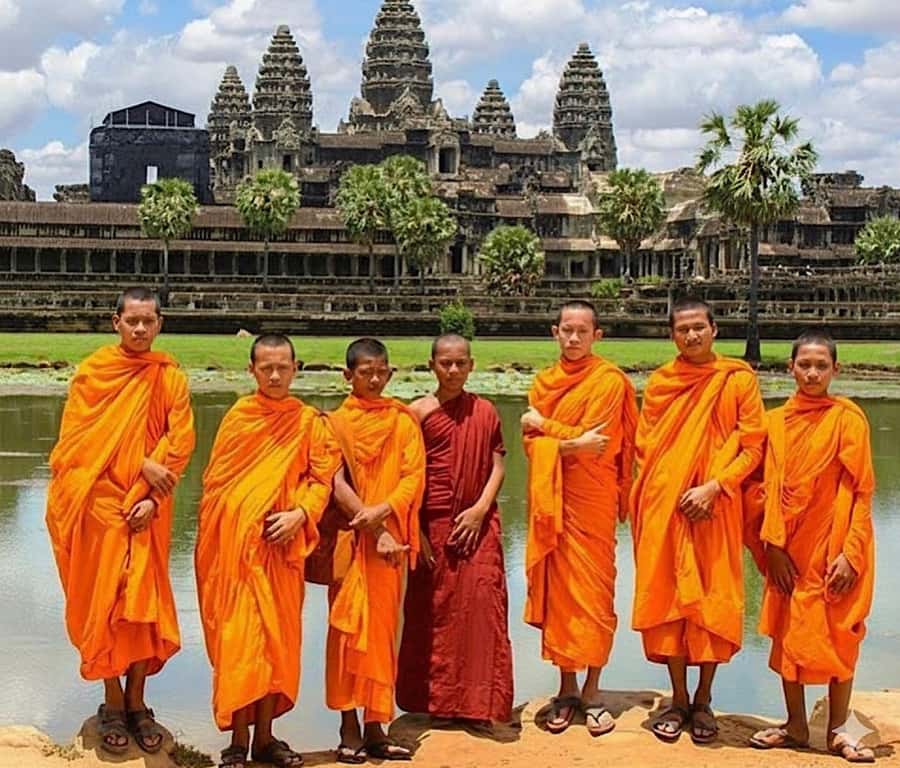 Siem Reap: Scenic Countryside & Silk Farm Jeep Tour - A 35-minute visit to a local monastery