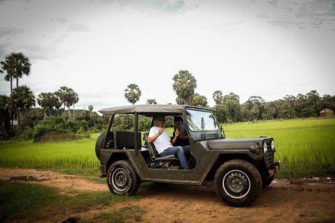 Siem Reap: Silk Farm & Countryside Offbeat Jeep Tour - The war museum and Buddhist temple stop