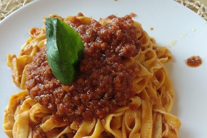 Siena: Small Group Cooking Class in Chianti Farmhouse - What happens during the four-hour lesson