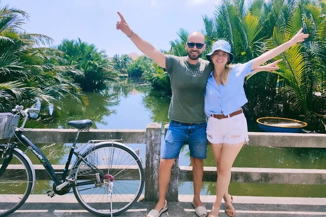 Small Group Bicycle Tour with Farming and Fishing Experience - The bicycle ride through rice and shrimp country