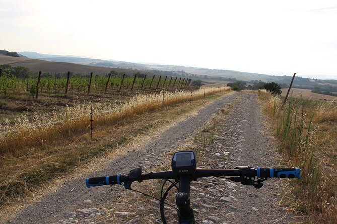 Small Group E-Bike Chianti Tour with farm lunch from Siena - Monteriggioni, a compact medieval pause