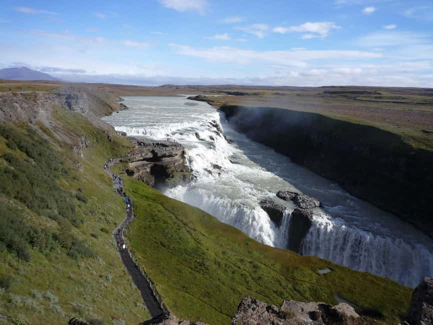 Small Group Golden Circle Tour w/ Kerid & Tomato Farm Visit - Þingvellir, where the ground tells the story