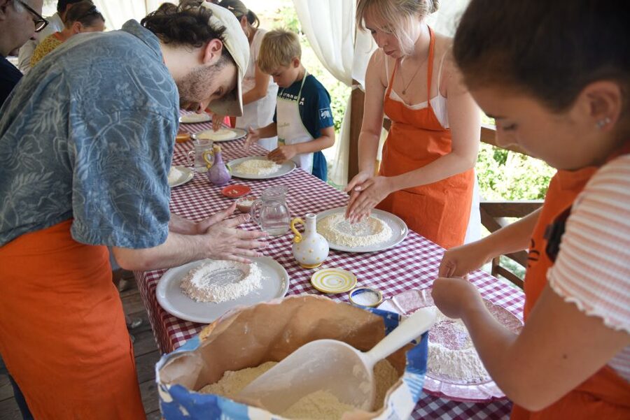 Sorrento: Pizza Lesson, Wine, and Limoncello at a Local Farm - Should you book the Primaluce pizza class?
