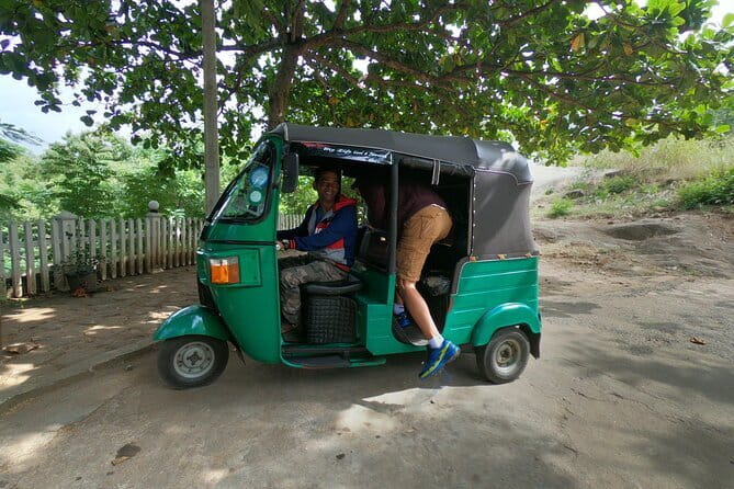 Sri Lanka All Inclusive Day Tour: Hiking & Activities Farmers Village Kandy - Poddalgoda brings lunch and open farm country