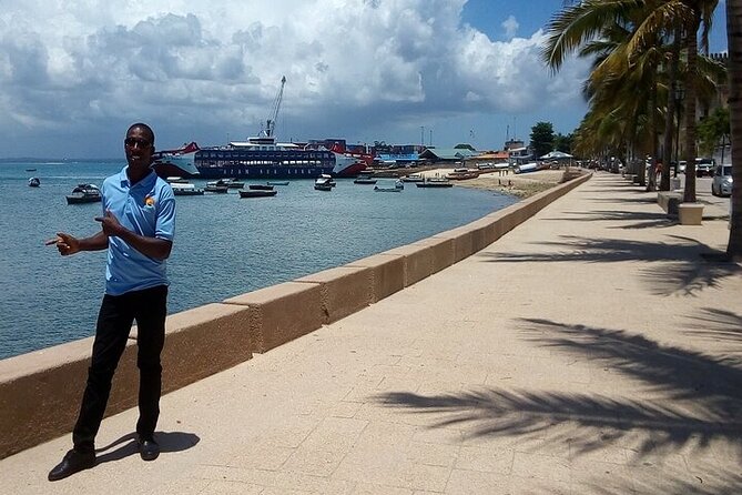 Stone town historical tour + Spice farm tour - The House of Wonders and the Sultan’s grand entrance
