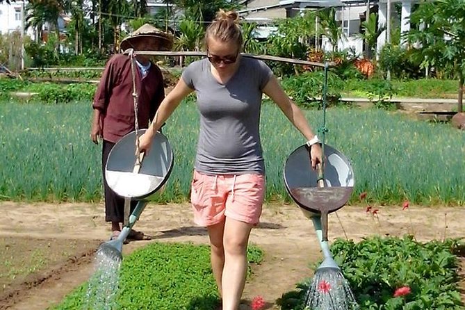 Tra Que Village Cycling And Farming - A short ride from Hoi An into Tra Que