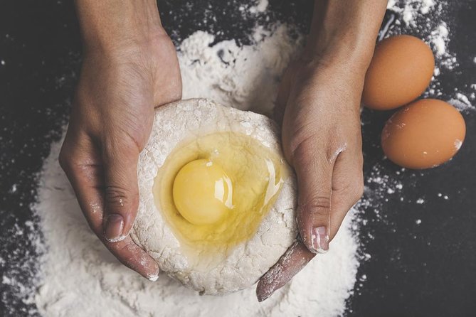 Traditional Farmhouse Cooking Experience in Lucca with Lunch or Dinner - Who should book this experience?
