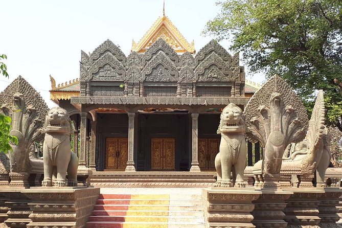 Tuk Tuk Journey: Exploring Rural Life and Silk Farm Craftsmanship - A short stop at Wat Khanat Rangsey